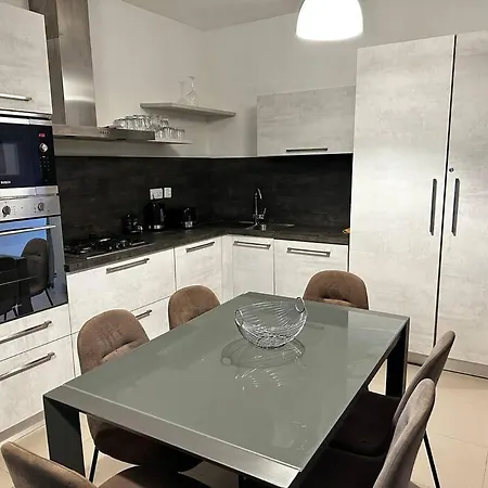 Seafront 3 Bedroom Apartment In Birzebbugia Birzebbuga Exterior photo