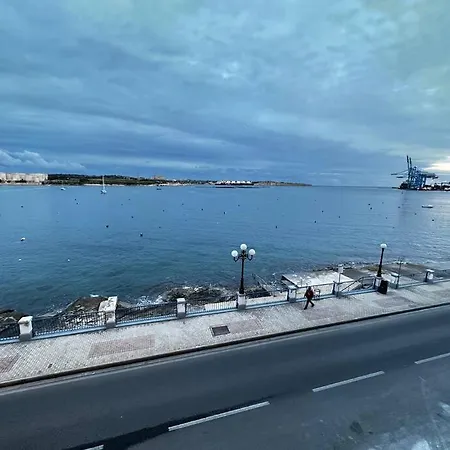 Seafront 3 Bedroom Apartment In Birzebbugia Birzebbuga Exterior photo