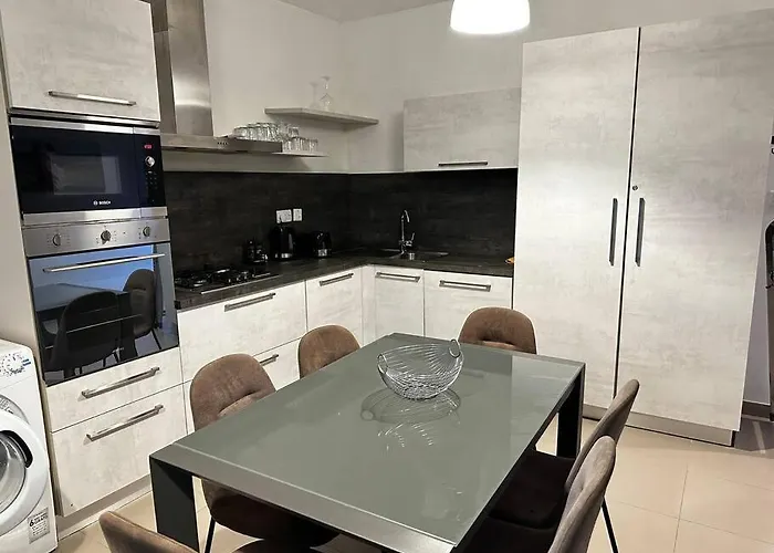 Seafront 3 Bedroom Apartment In Birzebbugia