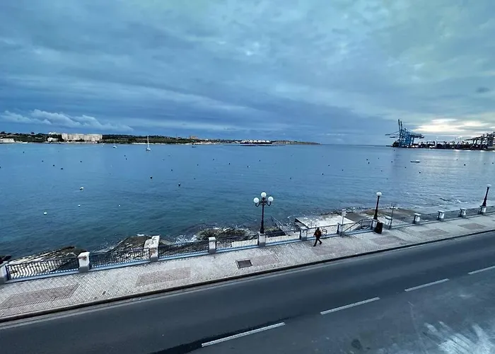 Seafront 3 Bedroom Apartment In Birzebbugia