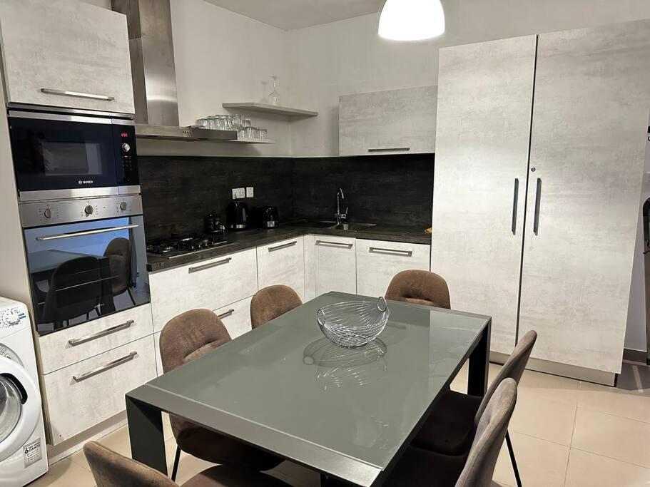 Seafront 3 Bedroom In Birzebbugia Apartment *
